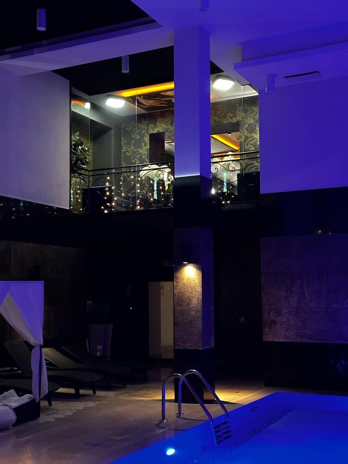 Arena & Wellness Готель